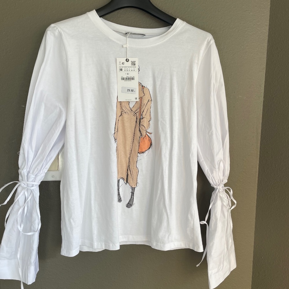 Combination tee with tie detail at the wrist